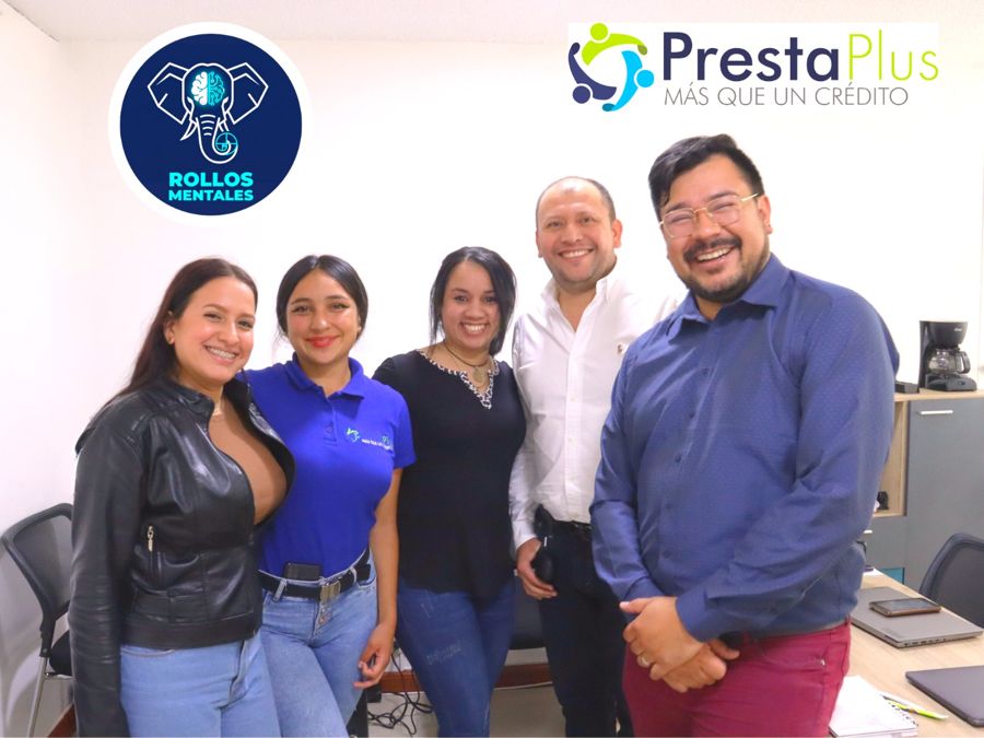 Equipo de PrestaPlus en un taller de Rollos Mentales